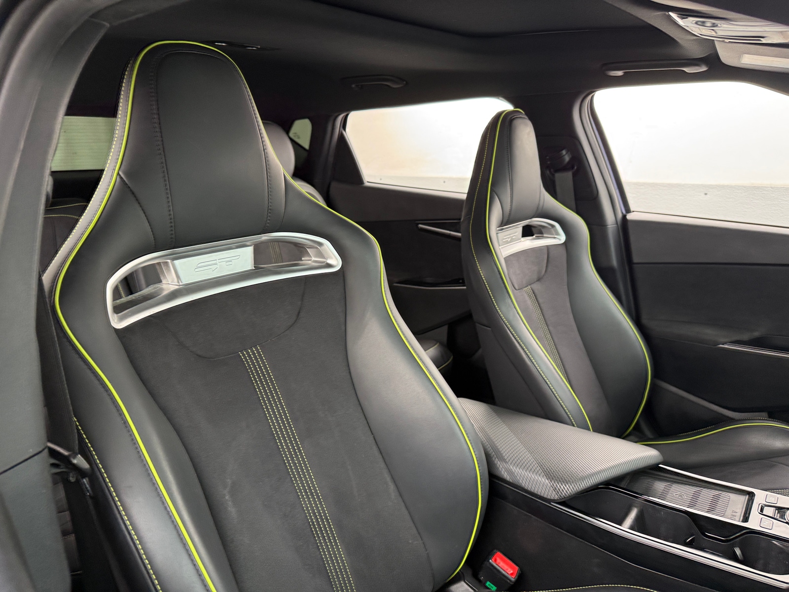 Thumbnail: 2023 Kia EV6 - 2