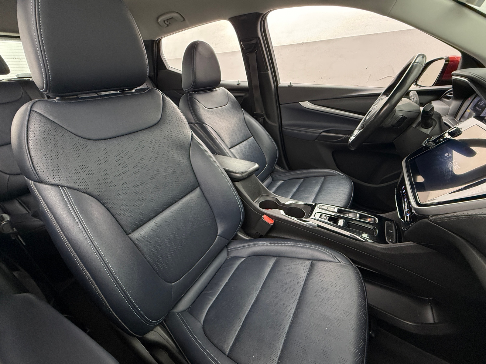 Thumbnail: 2022 Chevrolet Bolt EUV - 2