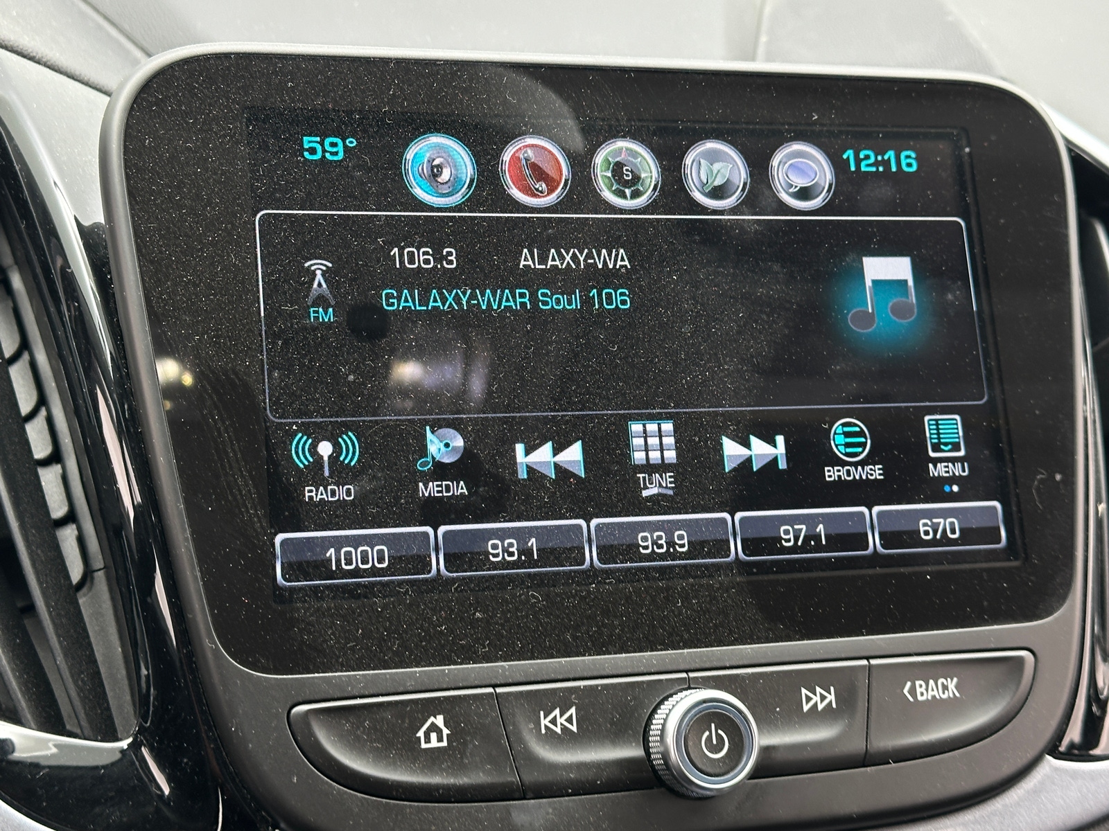 Thumbnail: 2018 Chevrolet Volt - 4