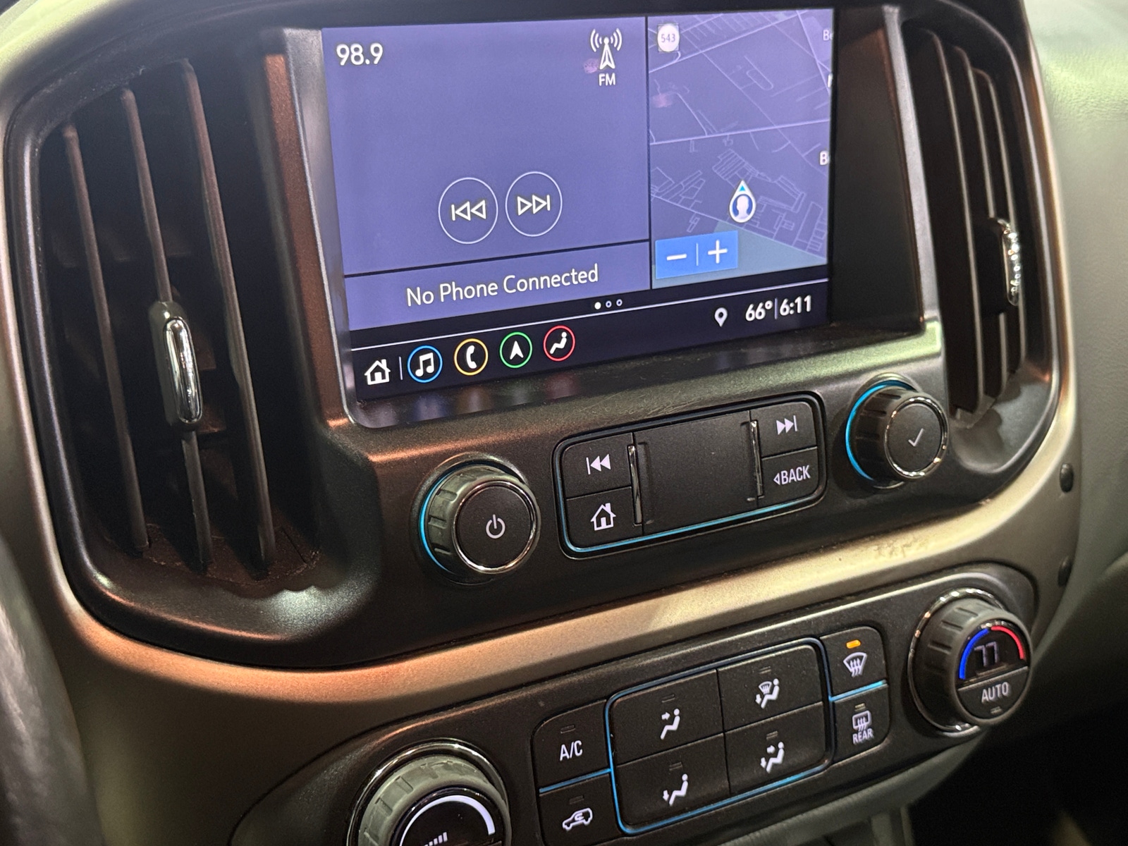 Thumbnail: 2022 Chevrolet Colorado - 3