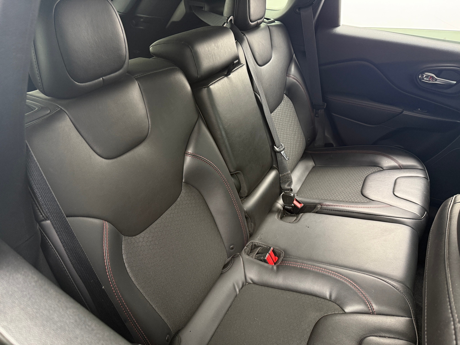 Thumbnail: 2019 Jeep Cherokee - 6