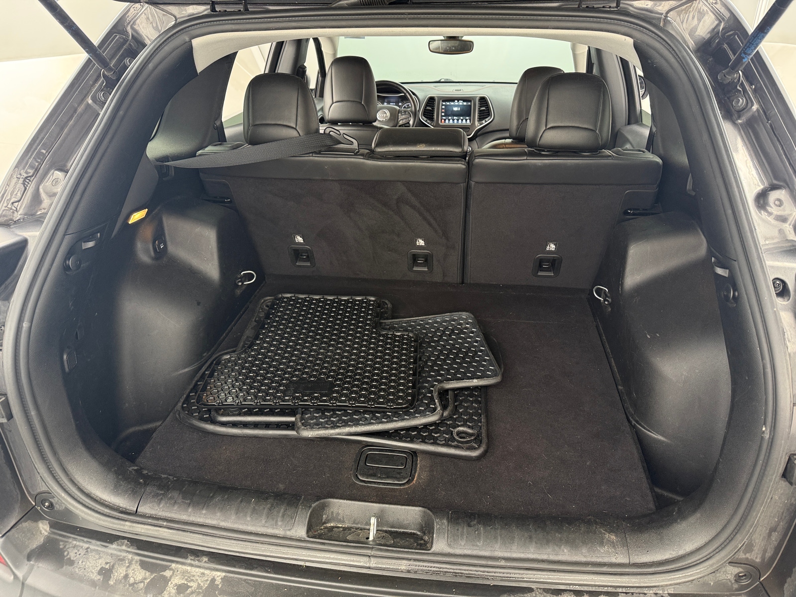 Thumbnail: 2019 Jeep Cherokee - 7