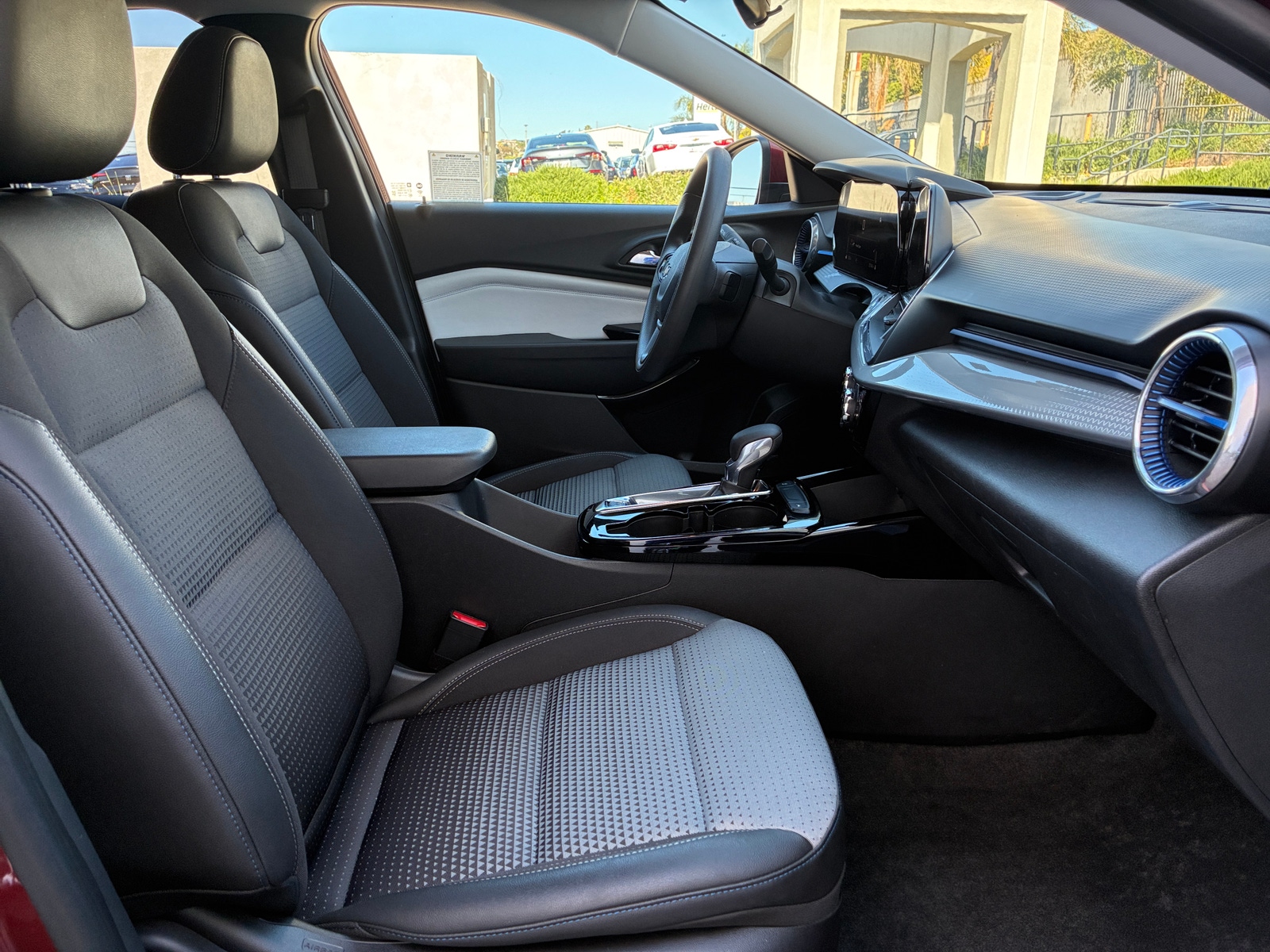 Thumbnail: 2025 Chevrolet Trax - 2