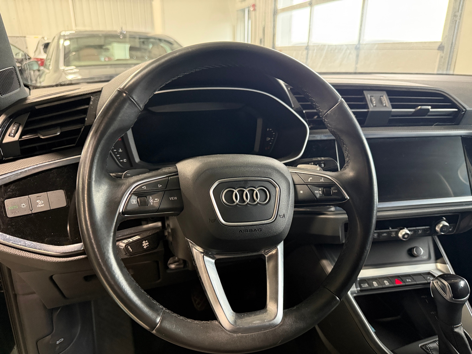 Thumbnail: 2023 Audi Q3 - 4