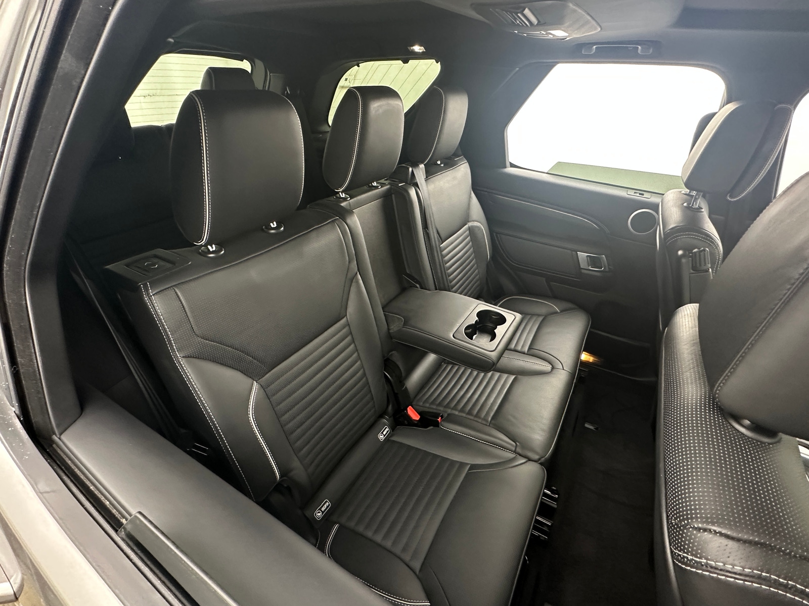 Thumbnail: 2018 Land Rover Discovery - 5