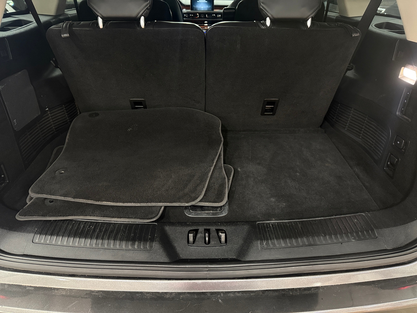 Thumbnail: 2020 Lincoln Aviator - 6