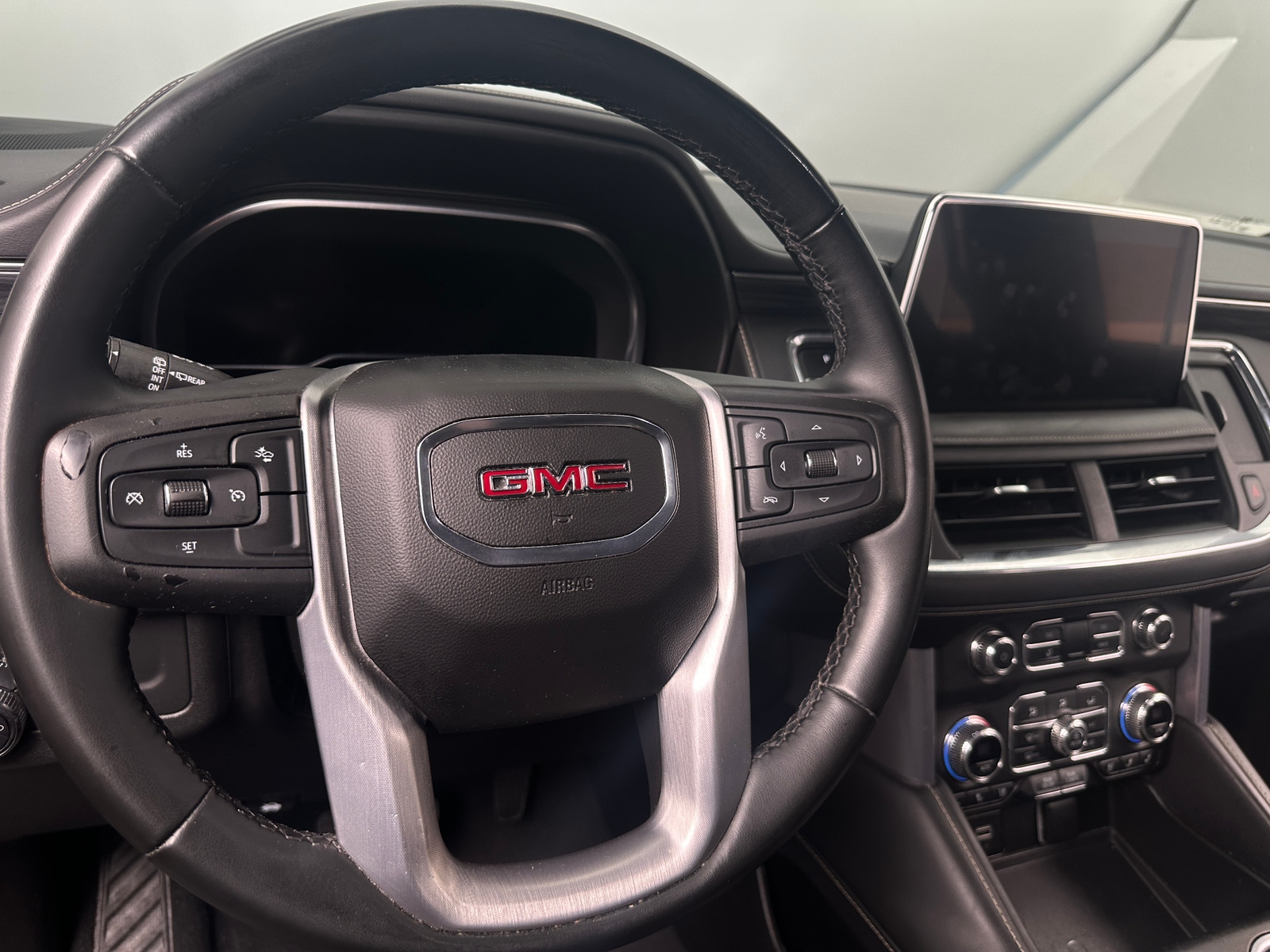 Thumbnail: 2023 GMC Yukon XL - 4