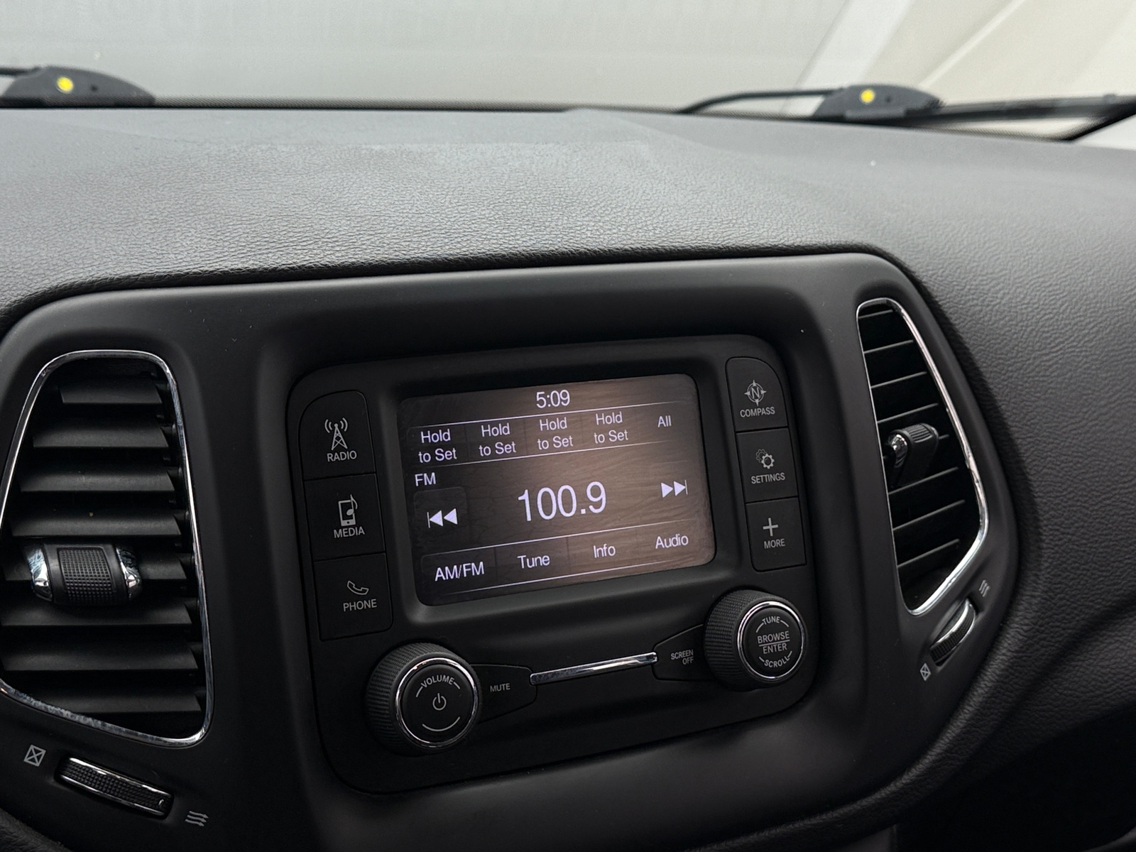 Thumbnail: 2018 Jeep Compass - 4