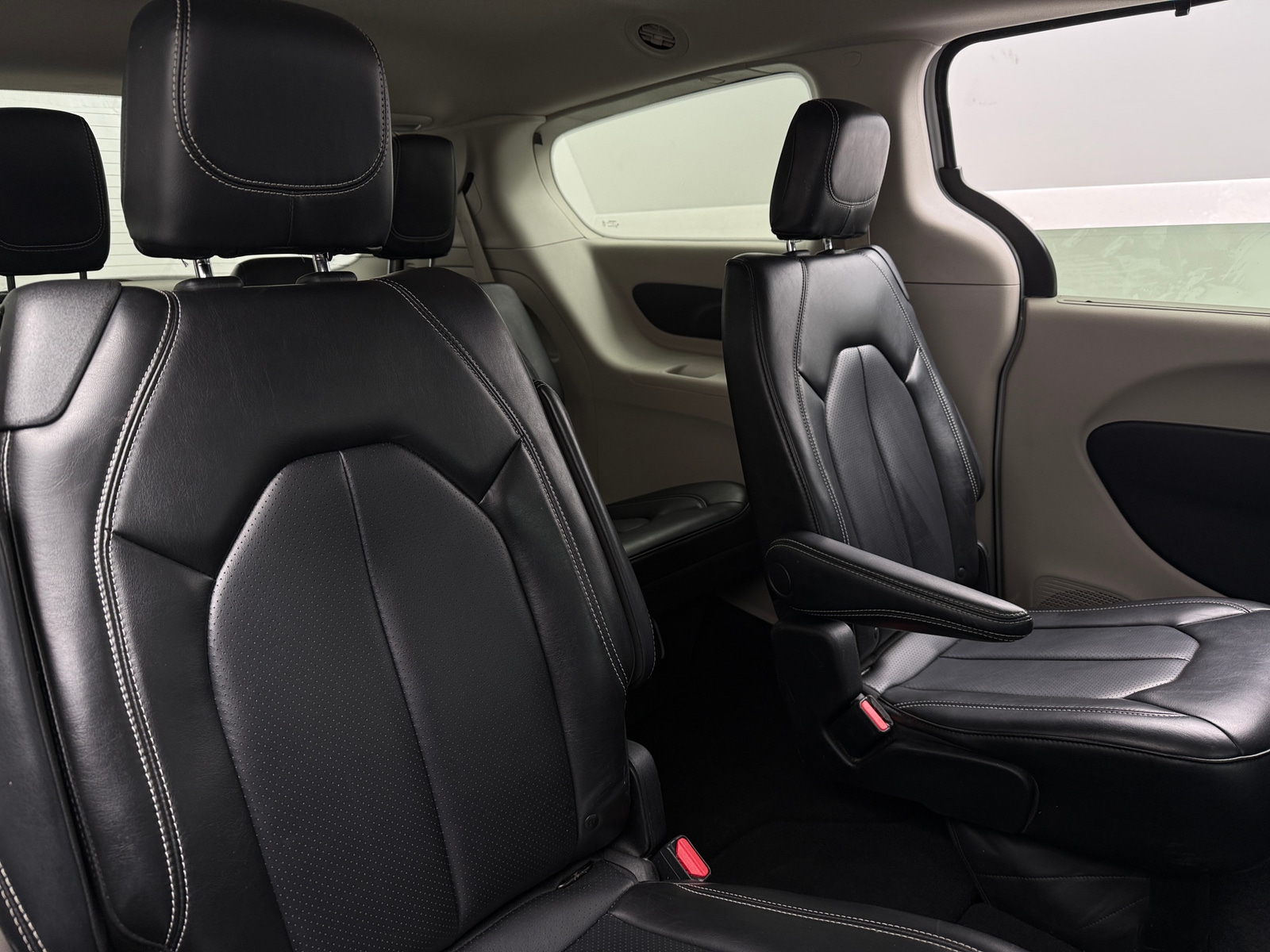 Thumbnail: 2023 Chrysler Pacifica - 5