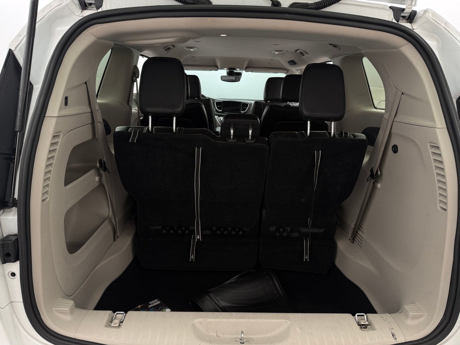 Thumbnail: 2023 Chrysler Pacifica - 6