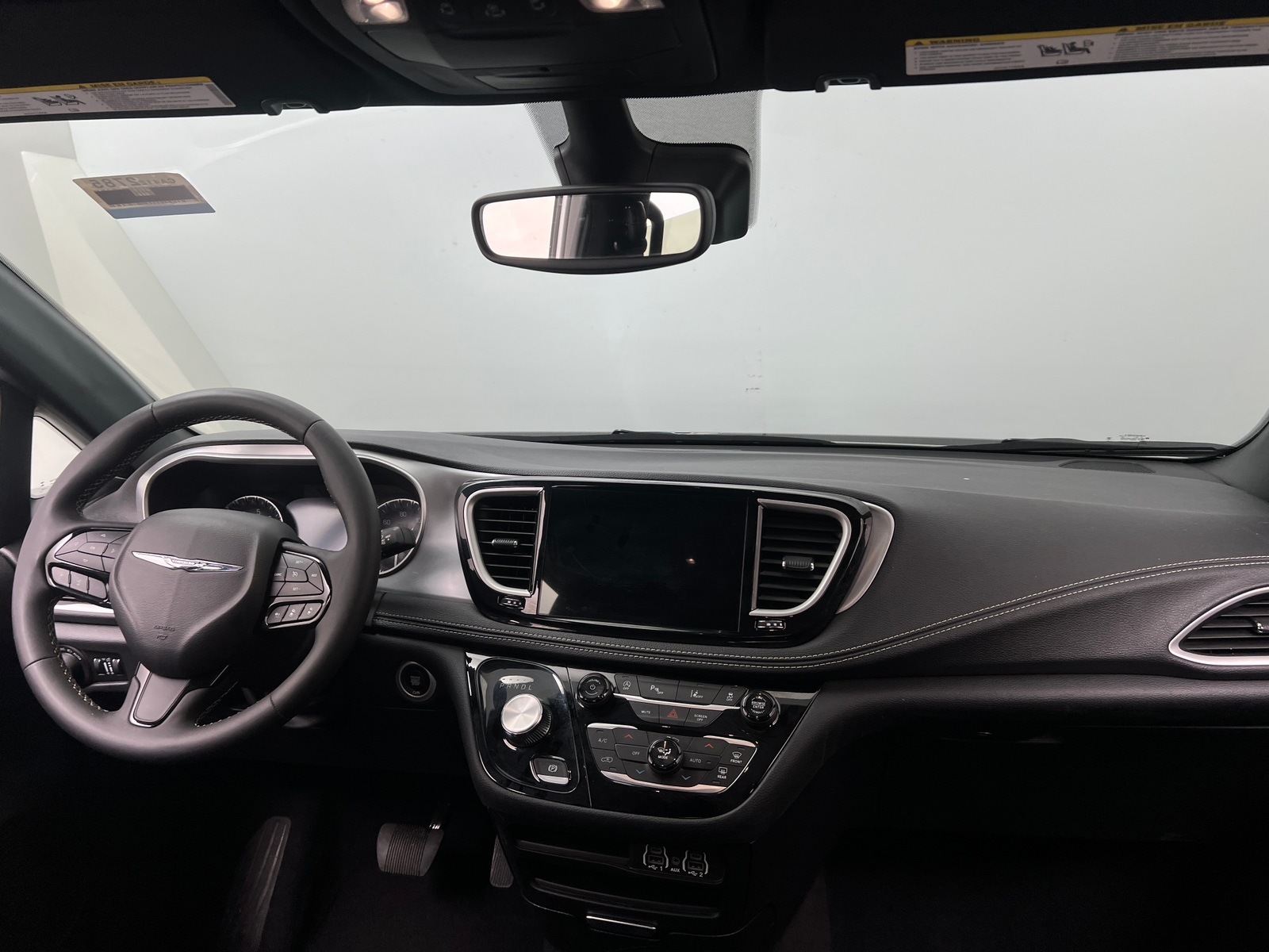 Thumbnail: 2024 Chrysler Pacifica - 3