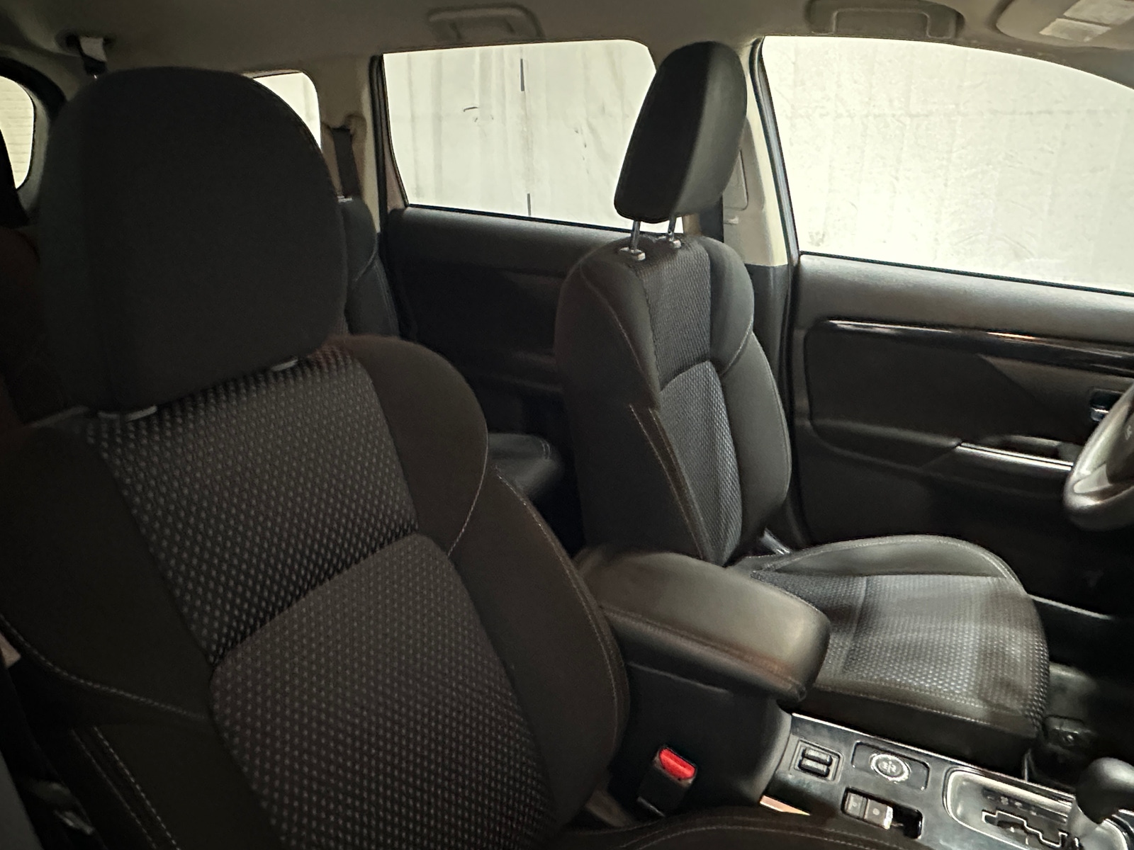 Thumbnail: 2020 Mitsubishi Outlander - 2