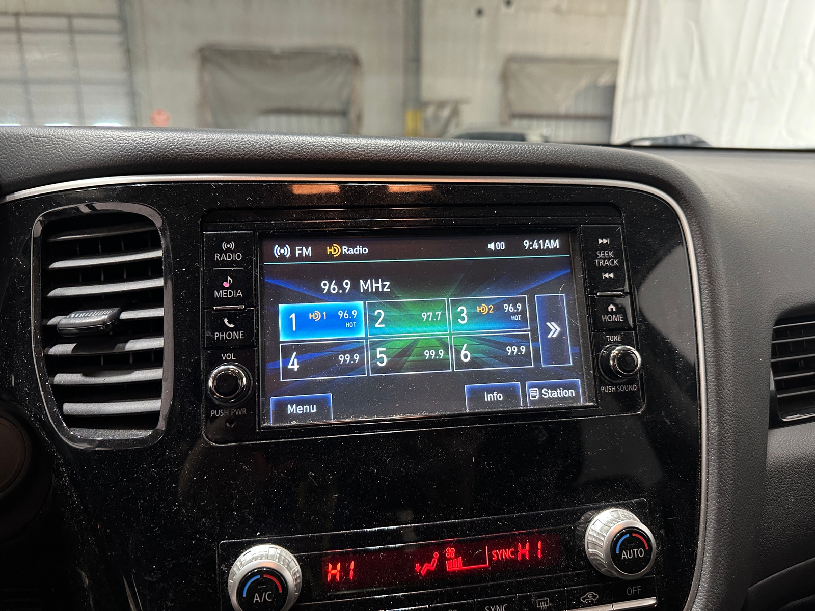 Thumbnail: 2020 Mitsubishi Outlander - 4