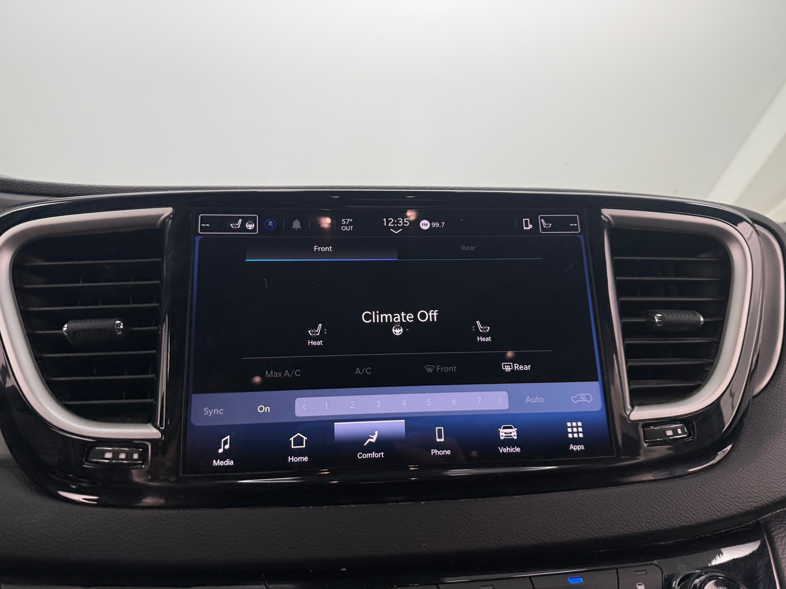 Thumbnail: 2025 Chrysler Pacifica - 3