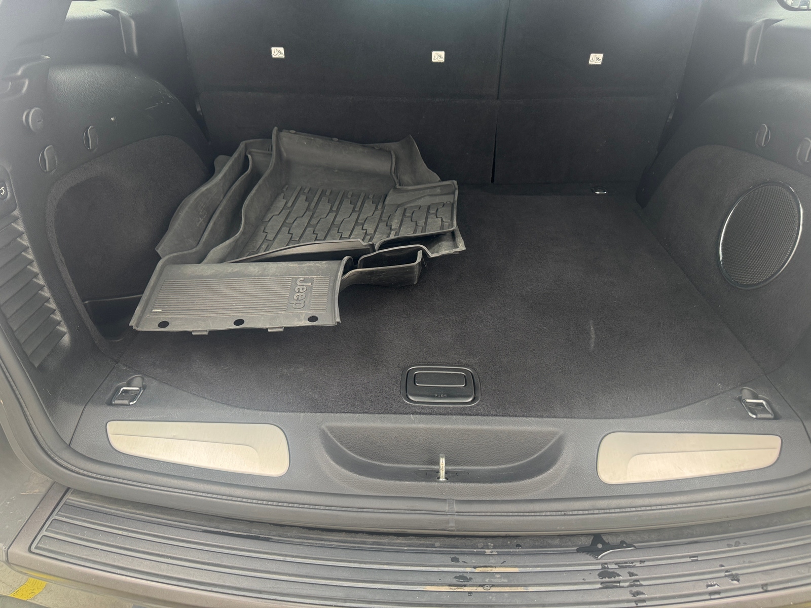 Thumbnail: 2020 Jeep Grand Cherokee - 6