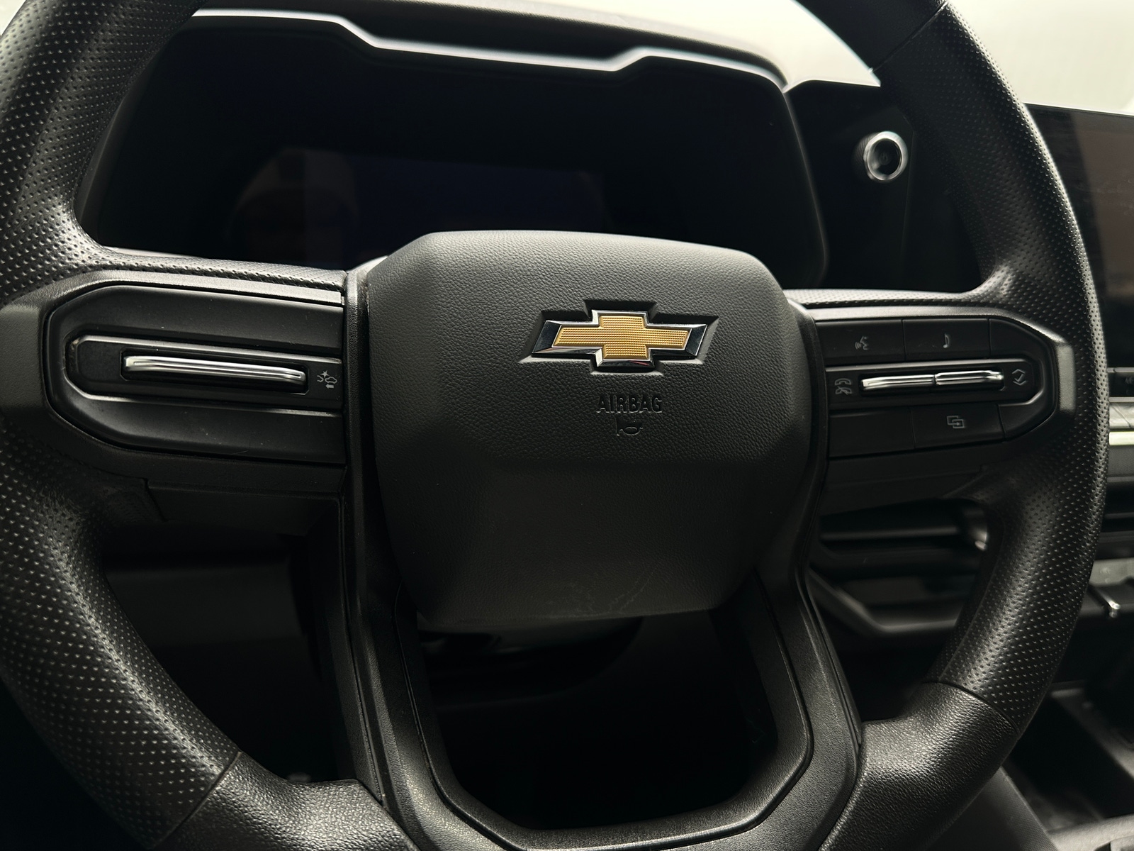 Thumbnail: 2023 Chevrolet Colorado - 5