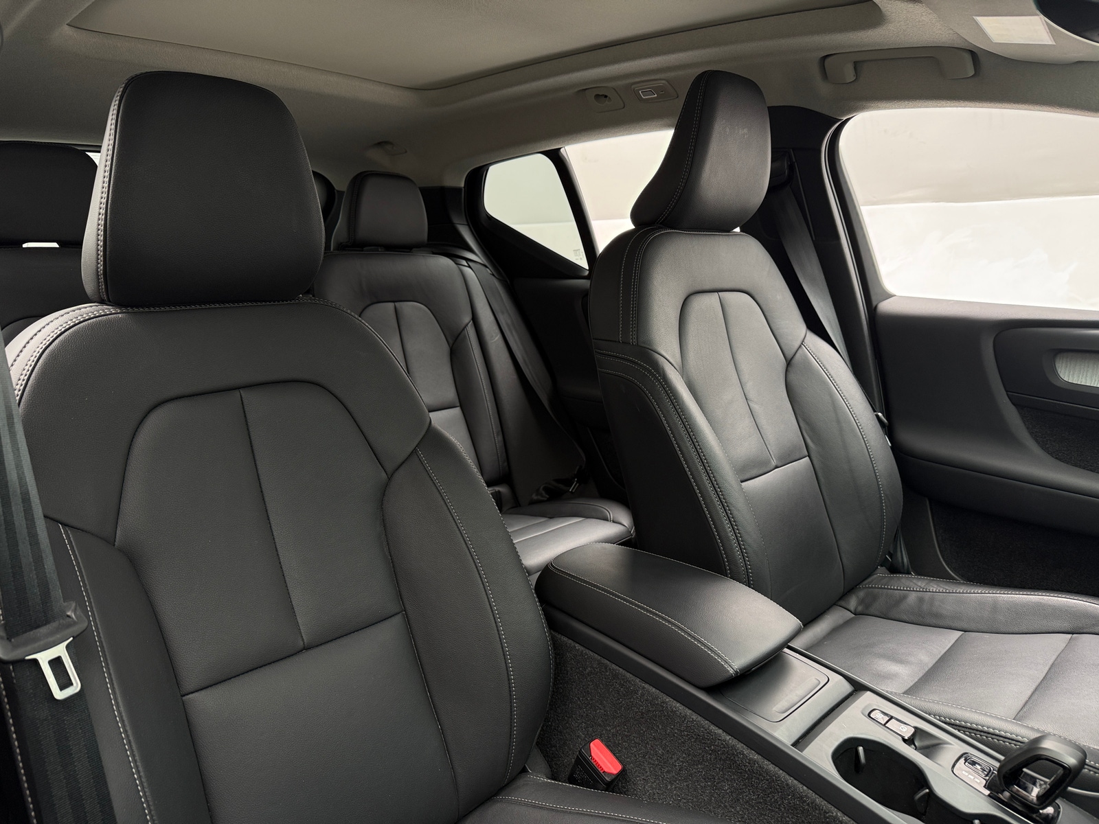 Thumbnail: 2025 Volvo XC40 - 2