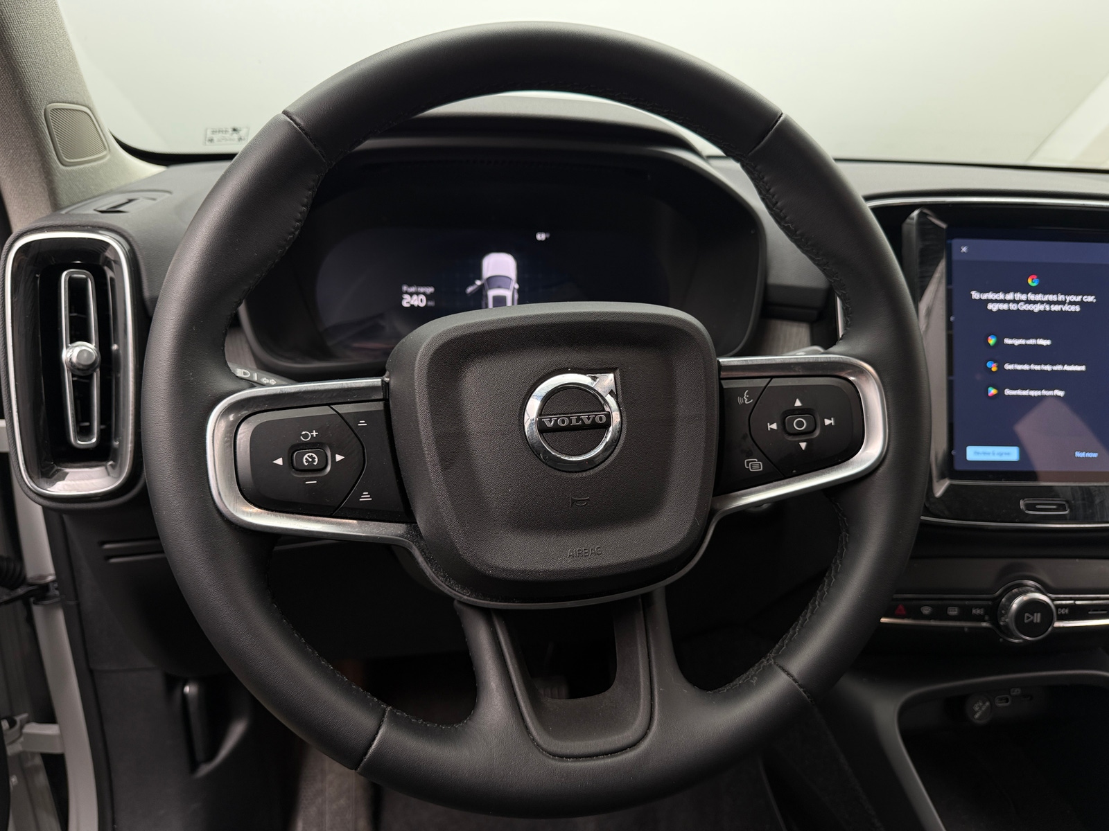 Thumbnail: 2025 Volvo XC40 - 5