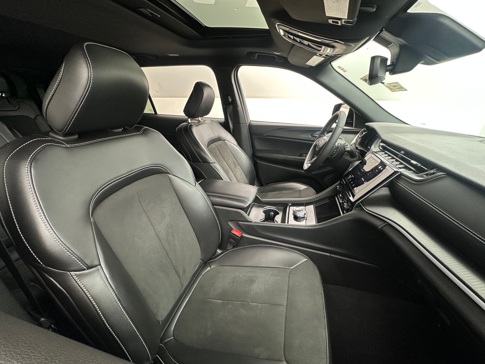 Thumbnail: 2024 Jeep Grand Cherokee L - 2