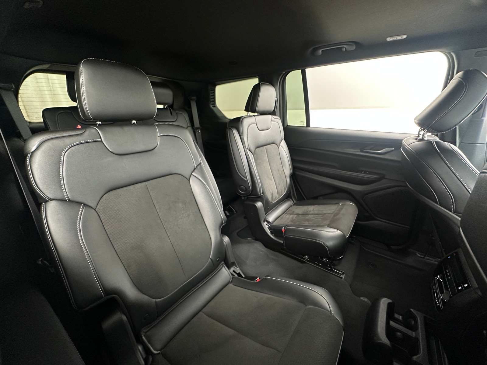 Thumbnail: 2024 Jeep Grand Cherokee L - 6