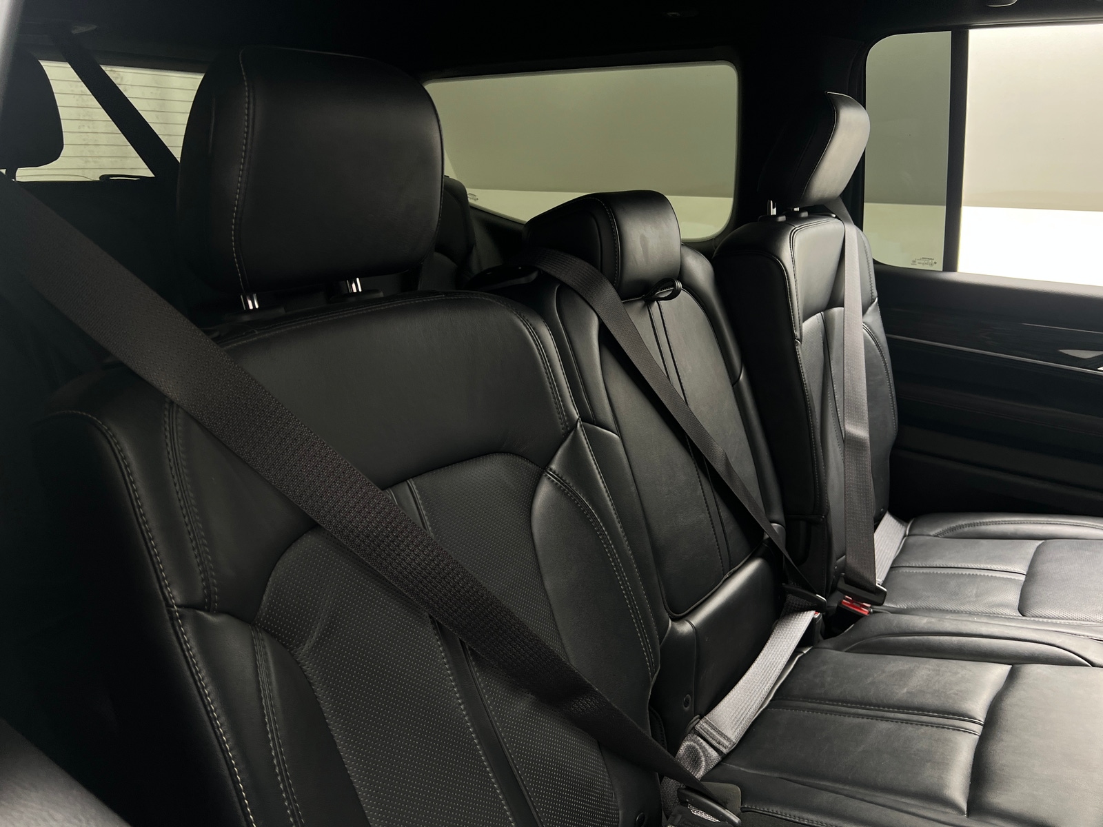 Thumbnail: 2022 Jeep Wagoneer - 5