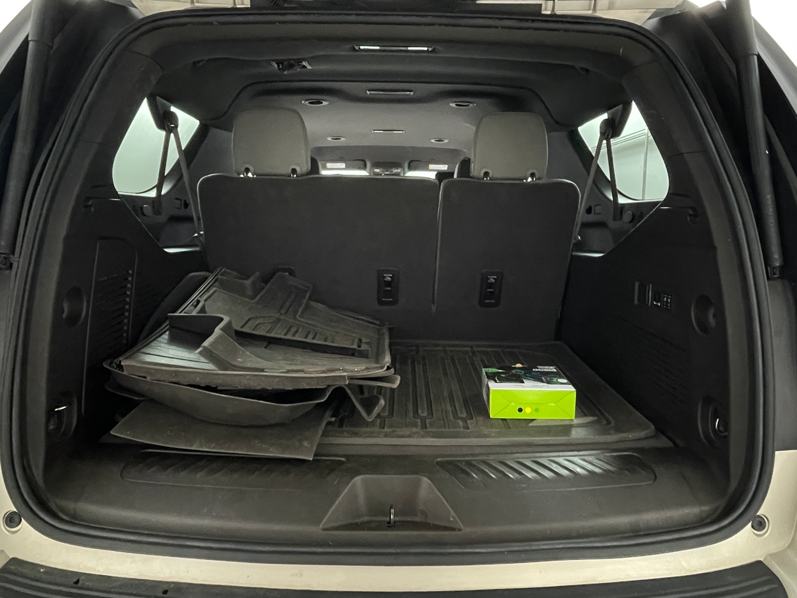 Thumbnail: 2023 GMC Yukon XL - 6