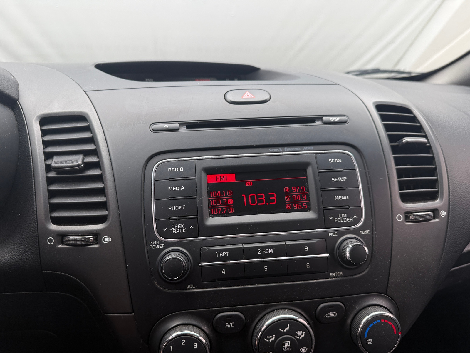 Thumbnail: 2016 Kia Forte - 4