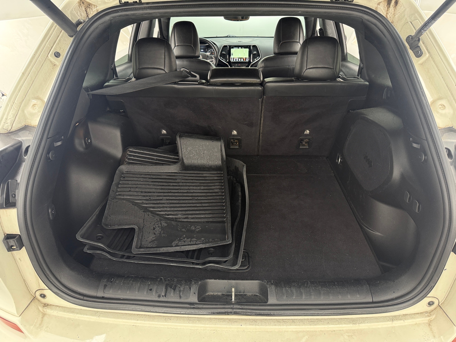 Thumbnail: 2019 Jeep Cherokee - 6