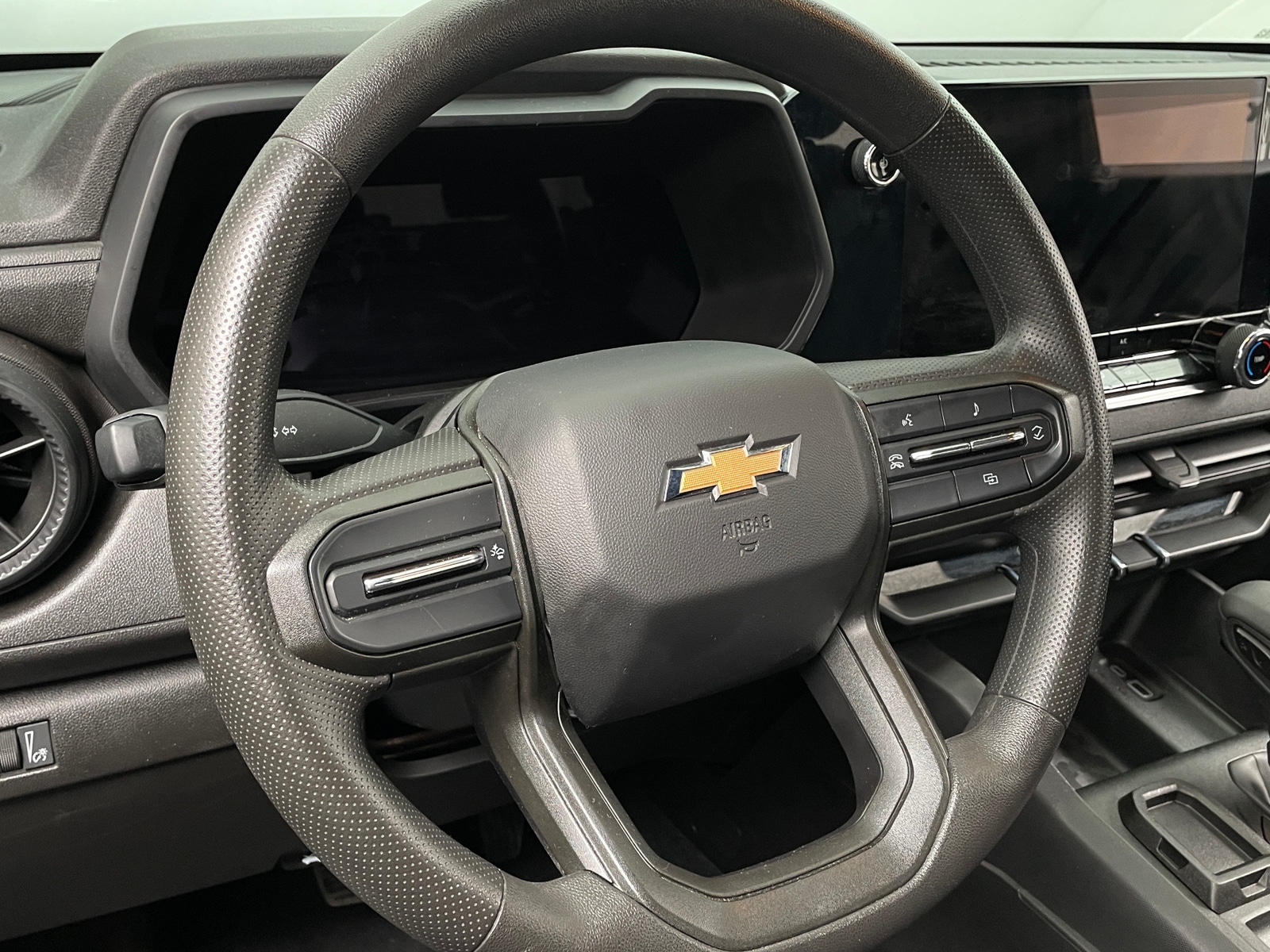 Thumbnail: 2024 Chevrolet Colorado - 5