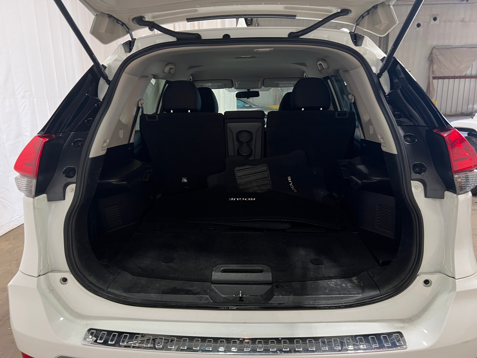 Thumbnail: 2017 Nissan Rogue - 7