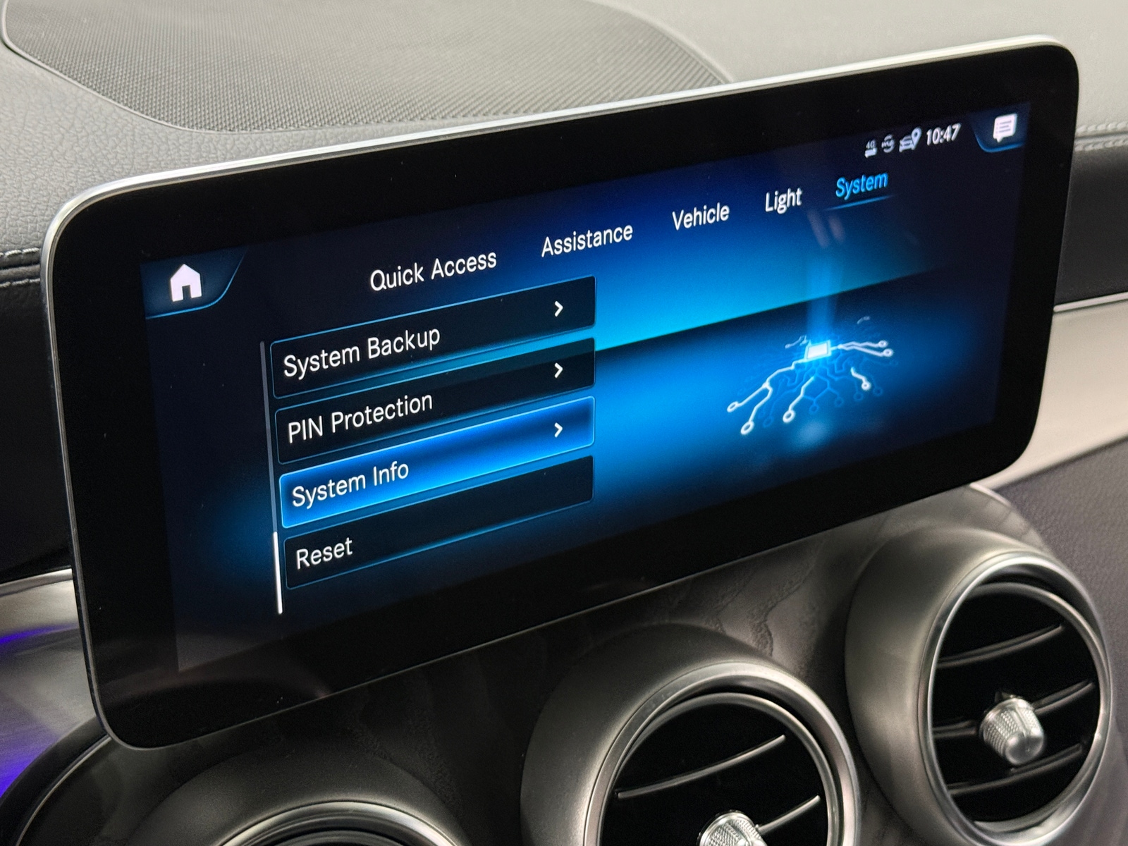 Thumbnail: 2022 Mercedes-Benz GLC - 3