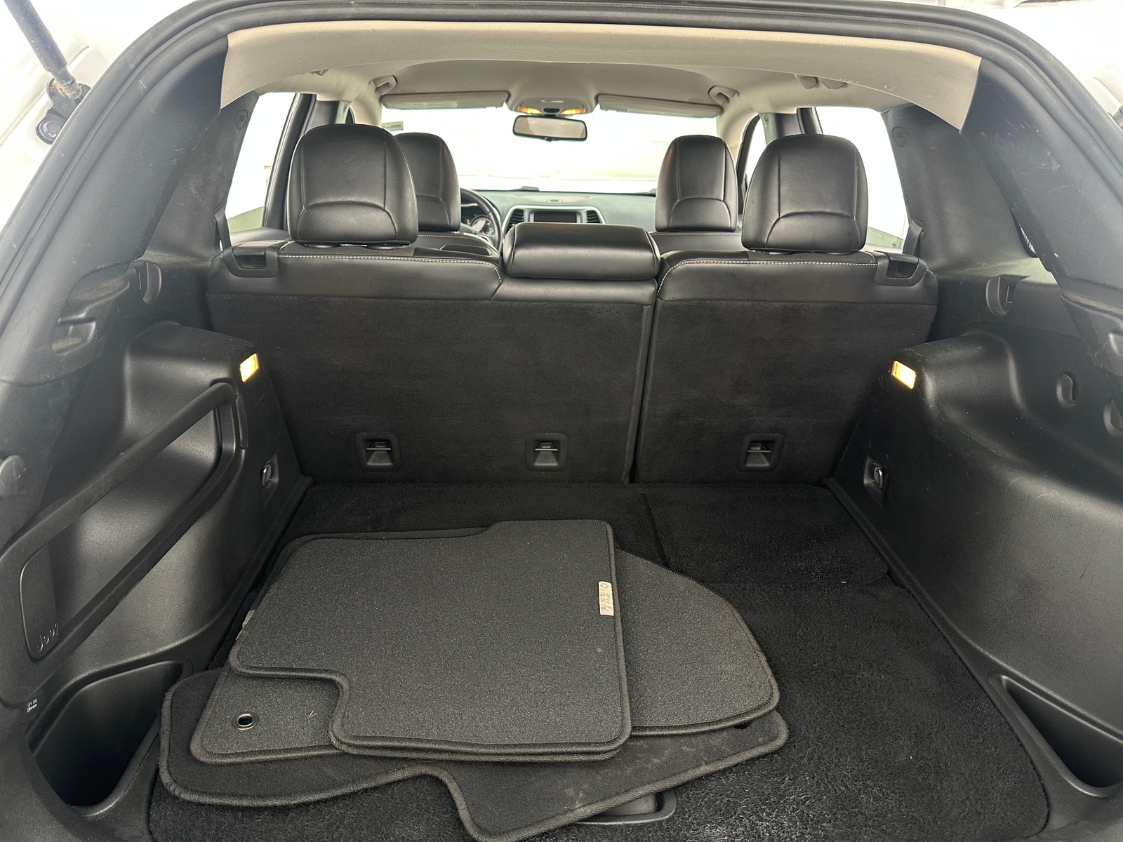 Thumbnail: 2018 Jeep Cherokee - 7