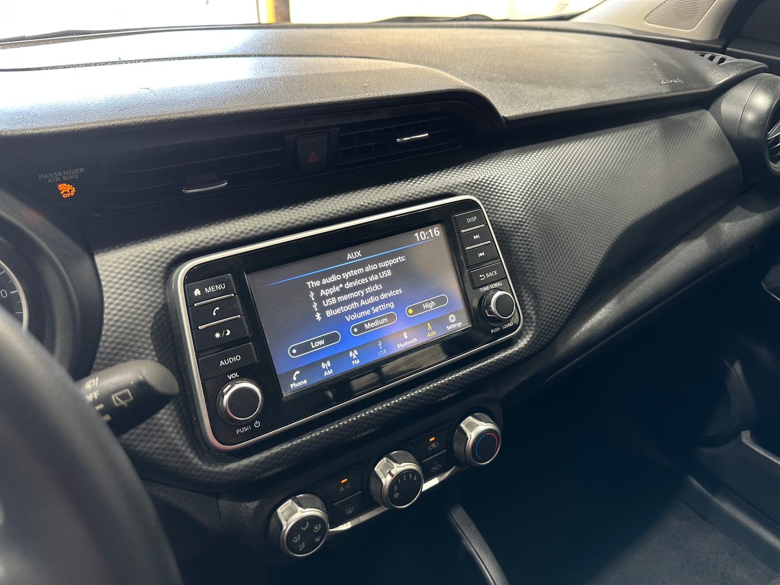 Thumbnail: 2022 Nissan Kicks - 4