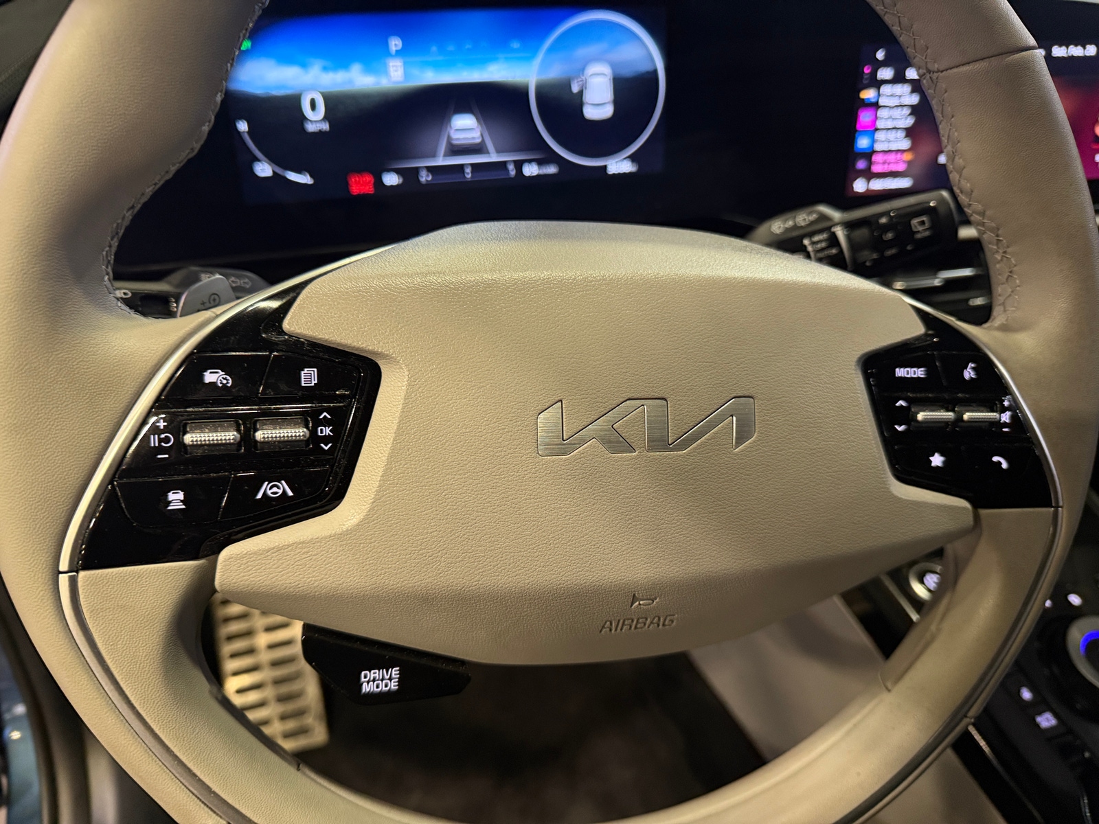 Thumbnail: 2023 Kia Niro - 4