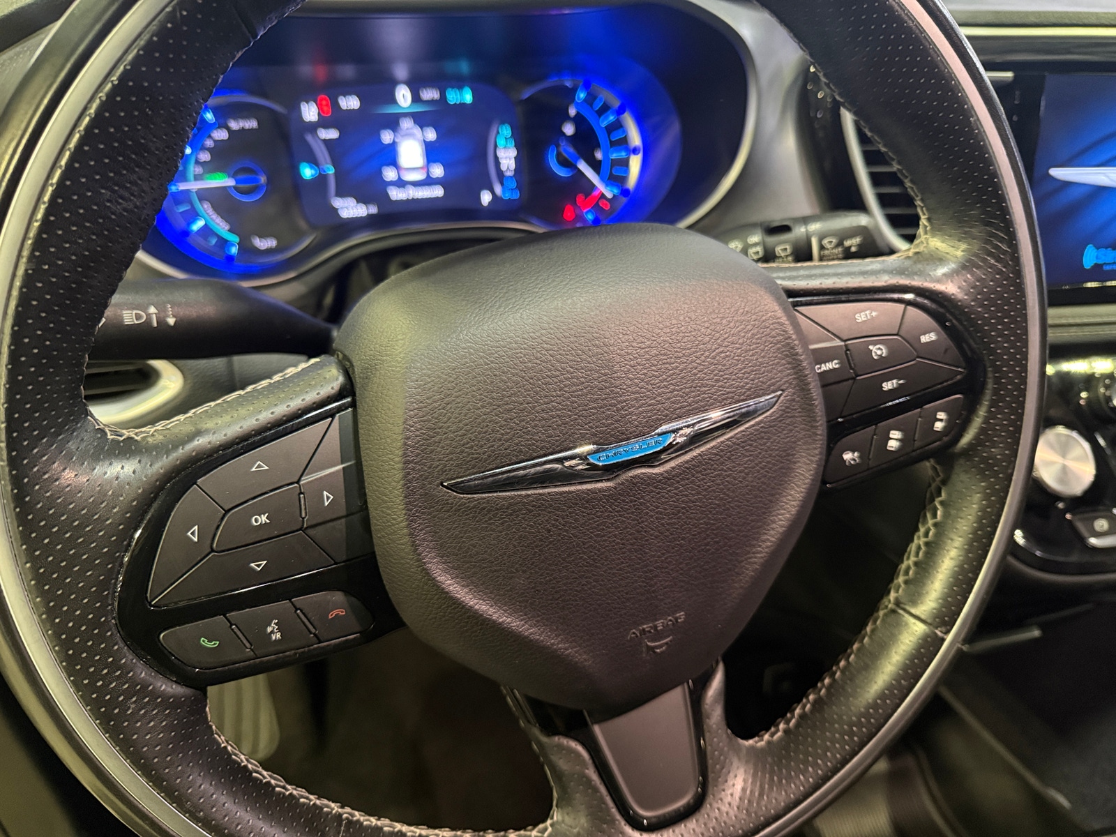 Thumbnail: 2019 Chrysler Pacifica - 4