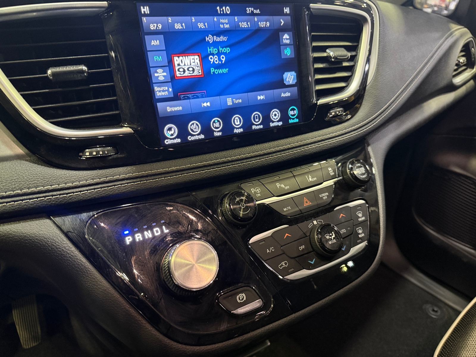 Thumbnail: 2019 Chrysler Pacifica - 3