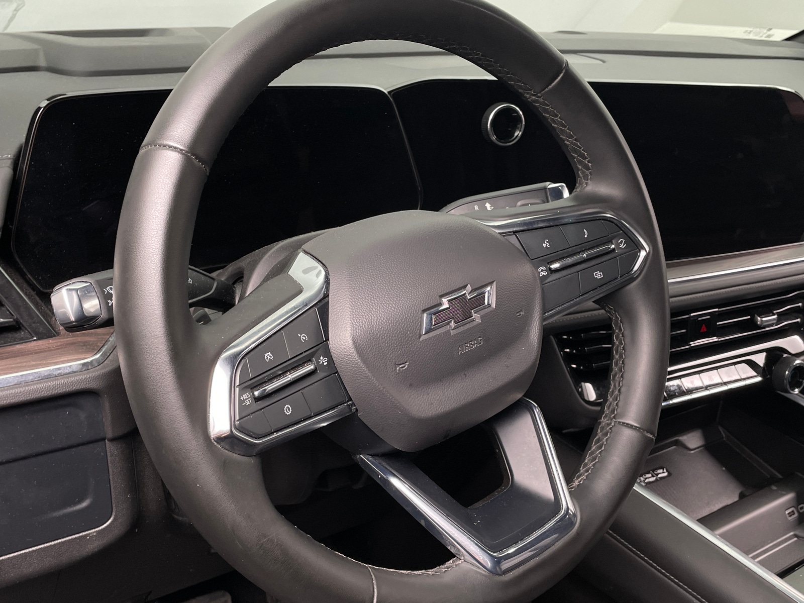 Thumbnail: 2025 Chevrolet Suburban - 4