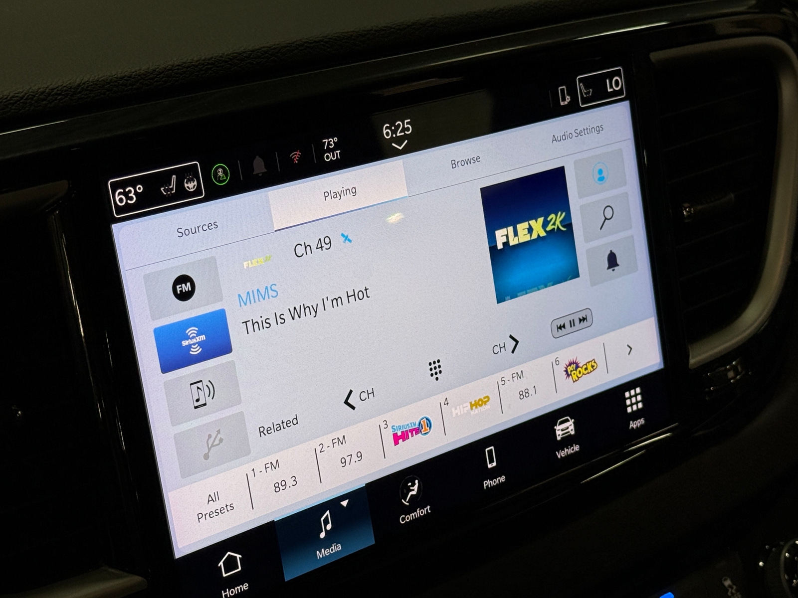 Thumbnail: 2025 Chrysler Pacifica - 3