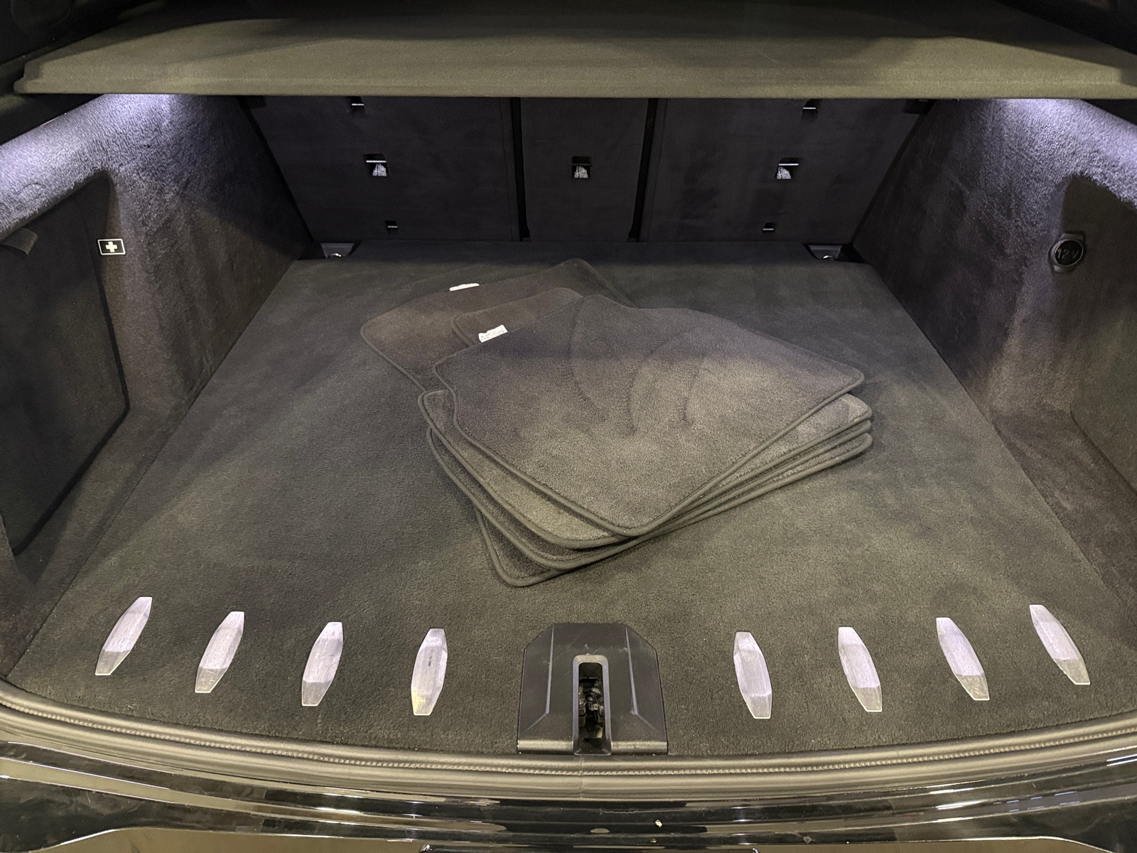 Thumbnail: 2023 BMW XM - 6