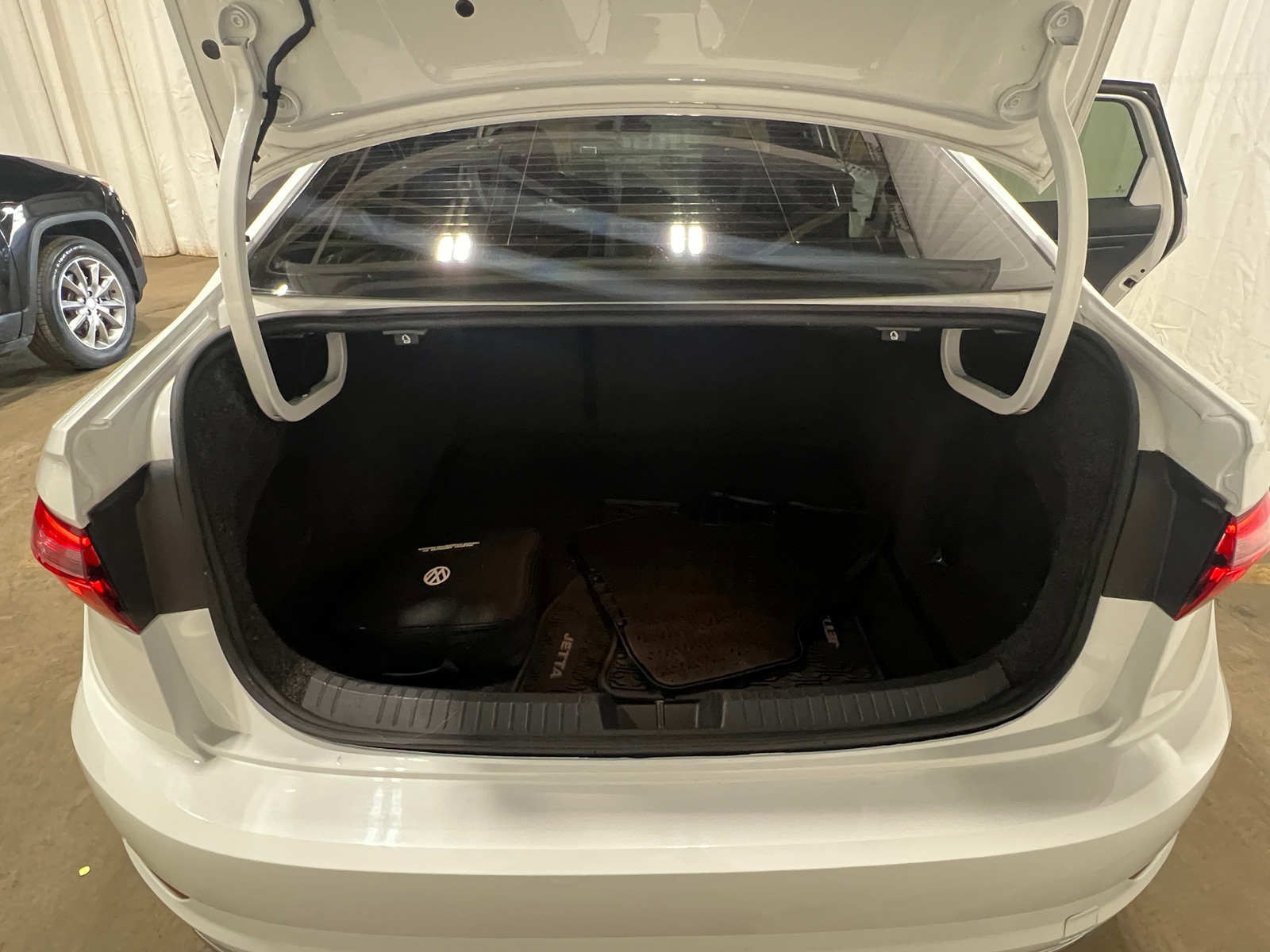 Thumbnail: 2019 Volkswagen Jetta - 6