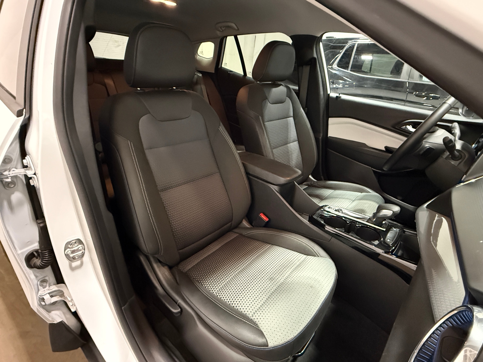 Thumbnail: 2025 Chevrolet Trax - 2