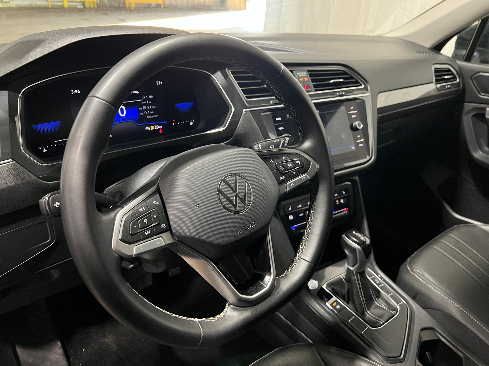 Thumbnail: 2023 Volkswagen Tiguan - 4