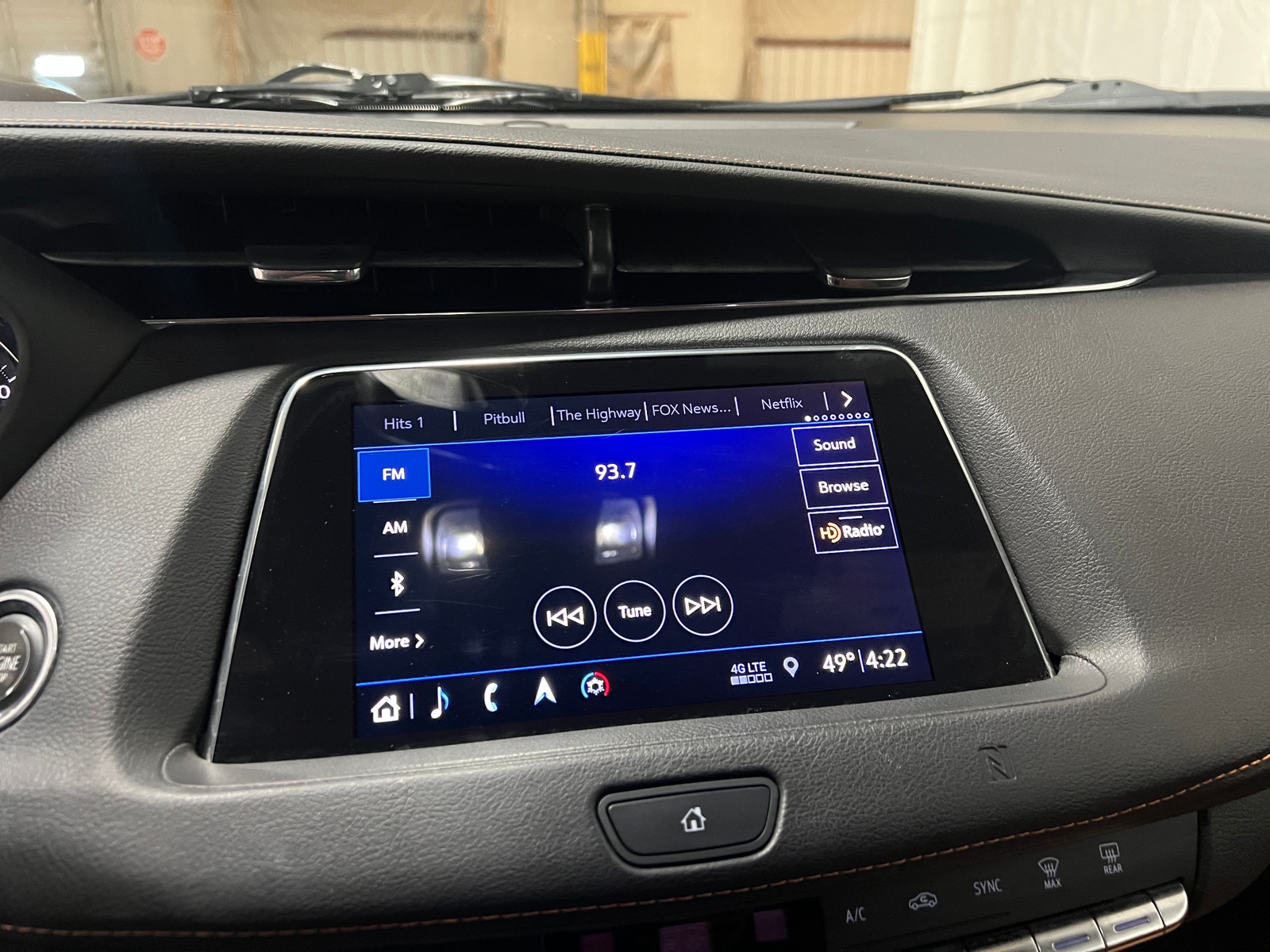 Thumbnail: 2019 Cadillac XT4 - 3