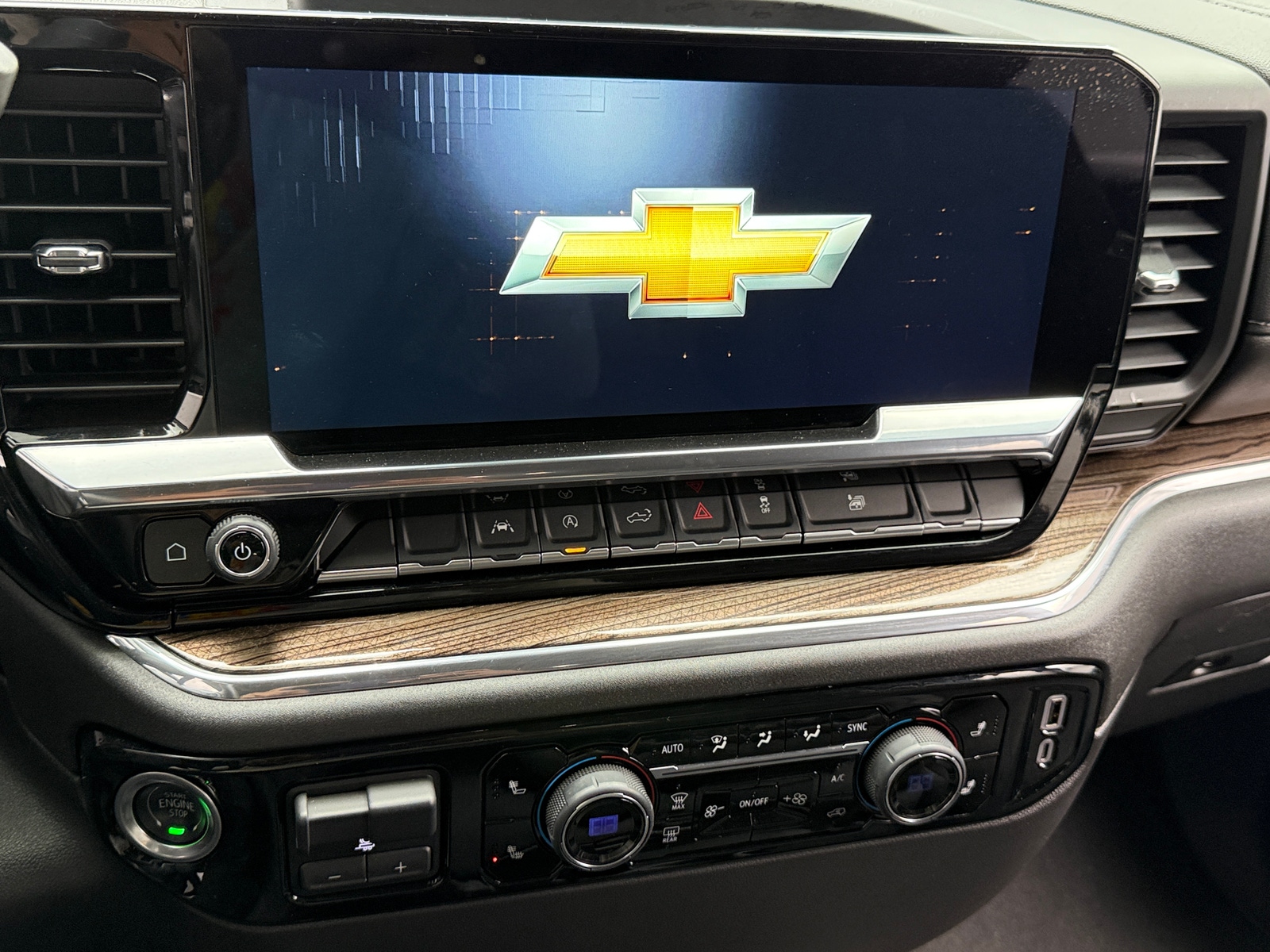 Thumbnail: 2025 Chevrolet Silverado 1500 - 4