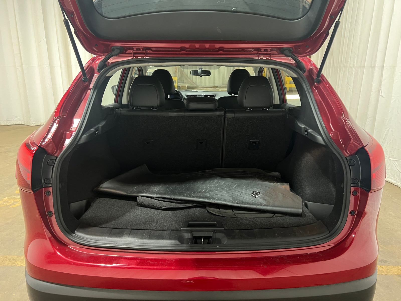 Thumbnail: 2018 Nissan Rogue Sport - 6