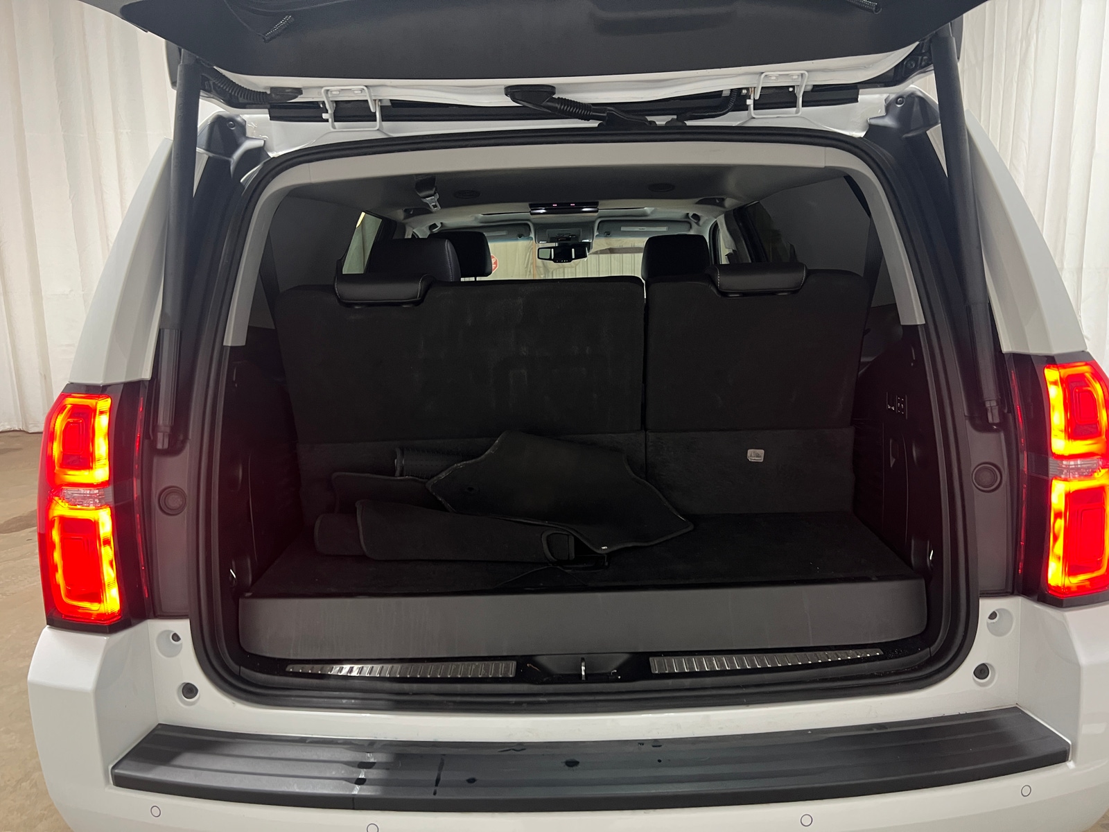 Thumbnail: 2019 Chevrolet Tahoe - 6