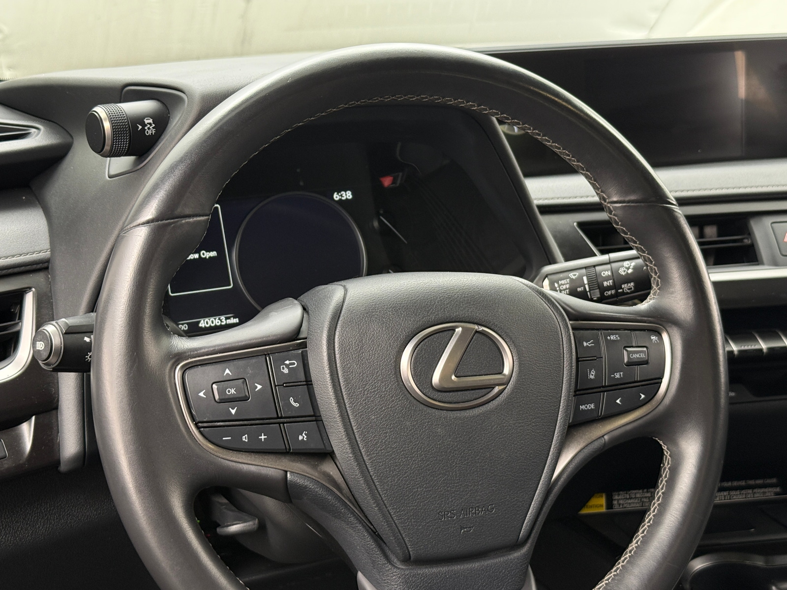 Thumbnail: 2022 Lexus UX - 4