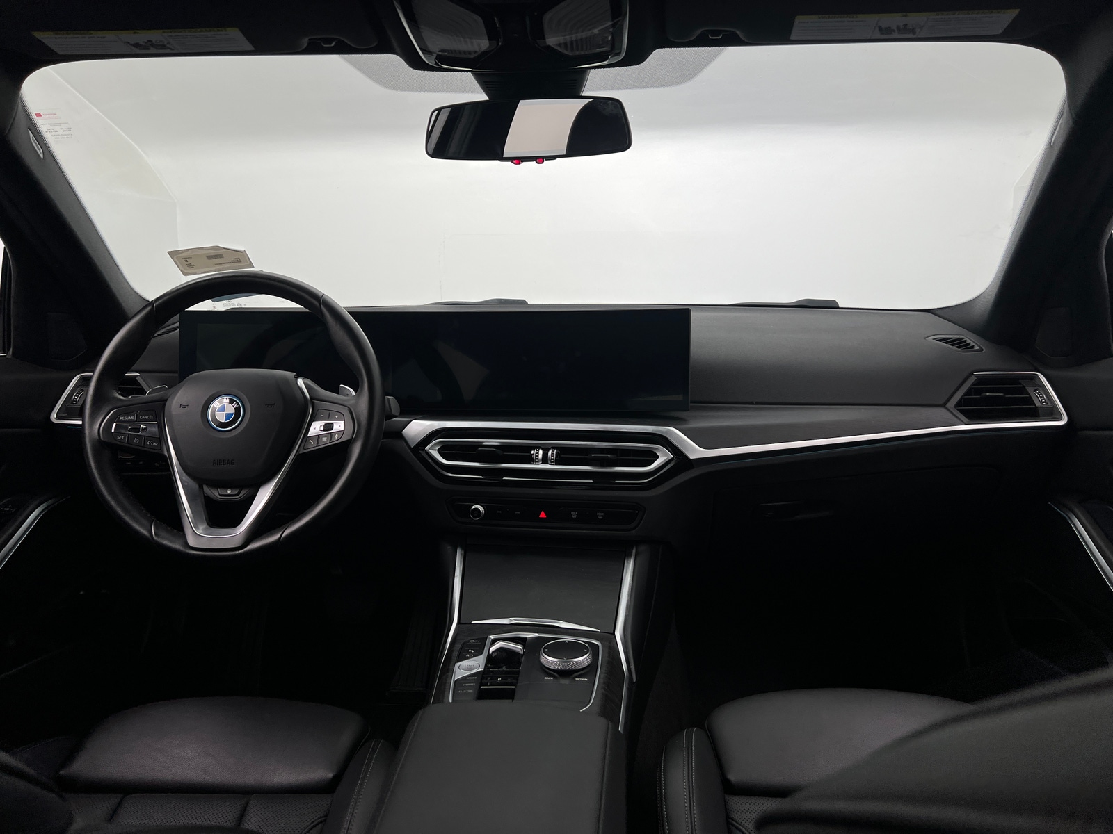 Thumbnail: 2024 BMW 3 Series - 2