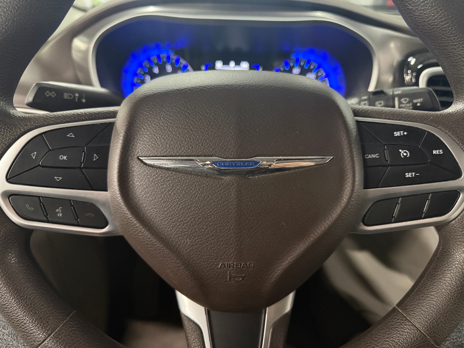 Thumbnail: 2018 Chrysler Pacifica - 5