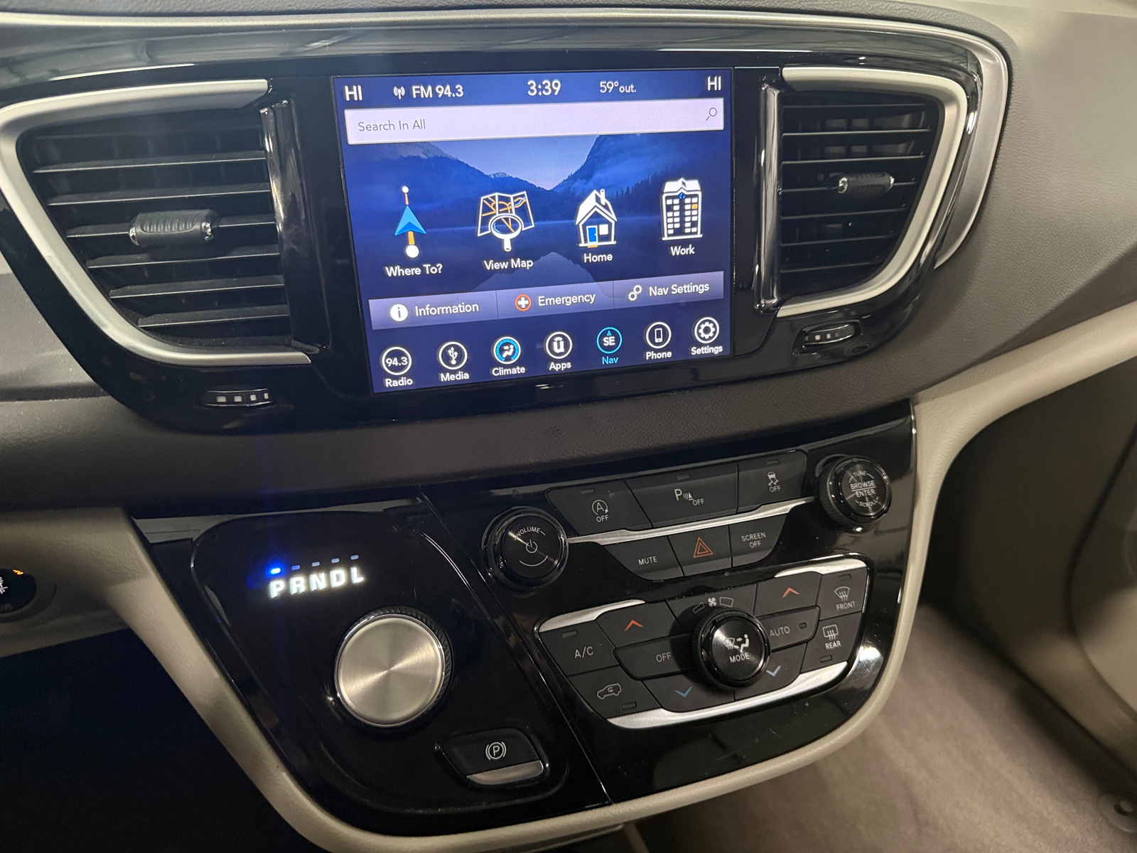 Thumbnail: 2018 Chrysler Pacifica - 4